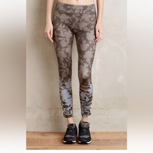 Large Anthropologie pure + good floreal leggings brown blue floral gym workout